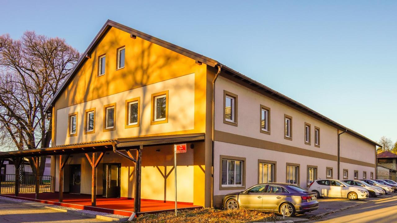 Bed and Breakfast Industrial Belisce Exterior foto
