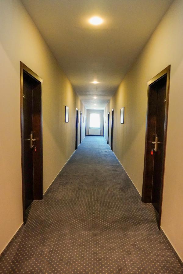 Bed and Breakfast Industrial Belisce Exterior foto
